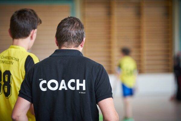 coach, trainer, floorball-2788394.jpg